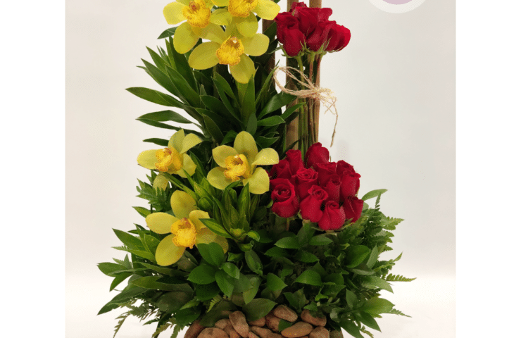 Arreglos para el Día de la Madre - Ramo de Orquideas y Rosas