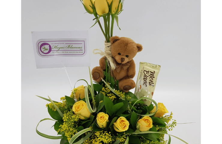 rosas amarillas conchocolatina y peluche-para-sorprender-a-esa-persona-especial-