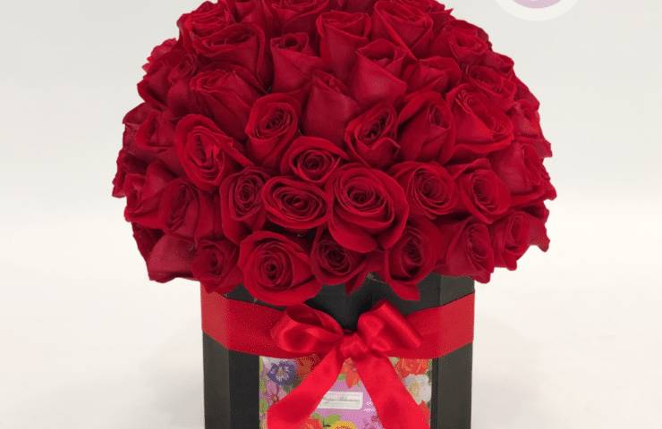 Regala un hermosa caja de rosas rojas para aniversario - Tenemos las cajas de rosas ideales para enamorar o felicitar a esa persona especial 