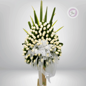 Corona funeraria para expresar condolencias, ideal para velorios o exequias - Ramo de flores funebres con rosas blancas - Floristeria en Medellin y Floristeria en Rionegro En Floristería Hojas Blancas tenemos cobertura en Medellín, Rionegro, La Ceja, Marinilla, Bello, Copacabana, El Poblado, Carmen del Viboral, Itagüi, Guarne, El Retiro, entre otros municipios del área metropolitana y oriente antioqueño.