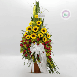 Corona para honra funebre  expresa condolencias y homenajear la memoria de ese ser que ya se fué - Floristería en Medellin y Rionegro. Tenemos cobertura en Laureles, Poblado, Bello, Envigado, entre otros municipios del área metropolitana y oriente antioqueño. Este ramo de flores es ideal para una misa exequial o velorio, compuesto con hermosas rosas blancas y orquídeas! además. Resulta una excelente opción para enviar tu solidaridad en momentos de duelo!