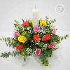 El detalle floral para Condolencias es una opción excepcionalmente respetuosa y accesible para expresar tu pésame. Este hermoso centro de mesa floral, con su vela central y vibrantes rosas de colores (amarillo, naranja y rosa) rodeadas de follaje, simboliza la luz y la memoria. Es el arreglo ideal para colocar en un velorio, mesa de homenaje o ceremonia exequial, permitiéndote ofrecer tu solidaridad de manera accesible. Además, el envío es GRATIS en Medellín, el Área Metropolitana y el Oriente Antioqueño. Si lo prefieres, puedes recoger tu pedido de inmediato en nuestras tiendas físicas de Laureles (Medellín) y Rionegro.
