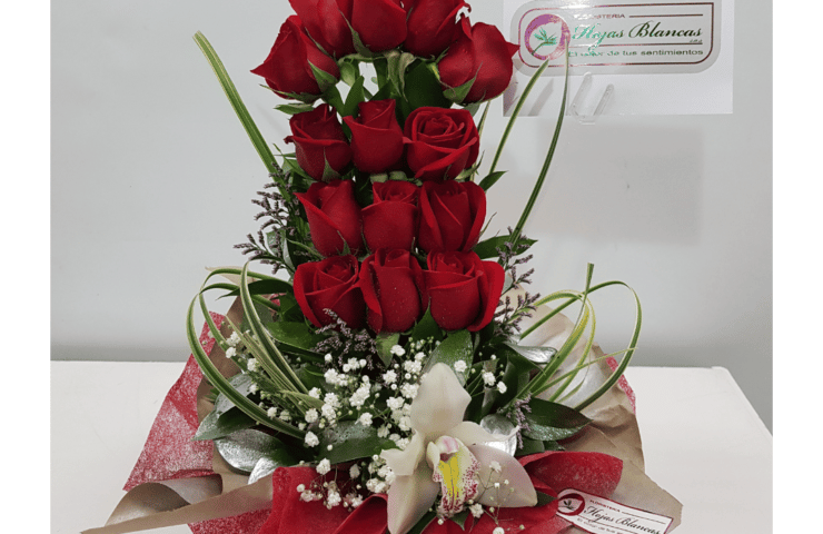 arreglo rosas rojas y orquidea