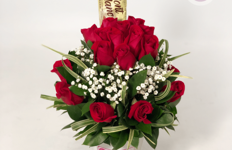 ramo de rosas rojas con chocolate paraen Día de la Madre - Floristeria en Medellín - Floristería en Rionegro