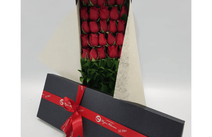Cajas de rosas rojas para regalar