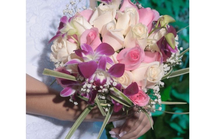 yugo de novia en rosas y orquídeas