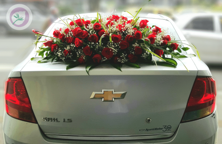 rosas rojas para decoración de carro de boda