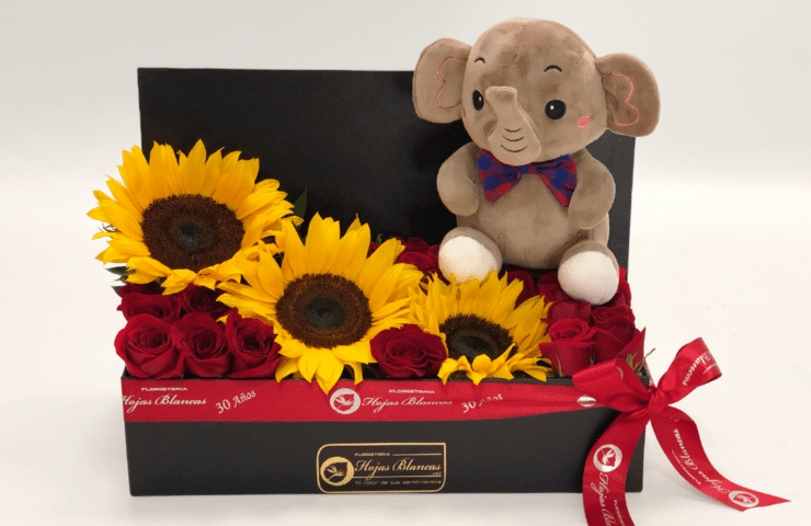 Caja de flores en rosas y girasoles