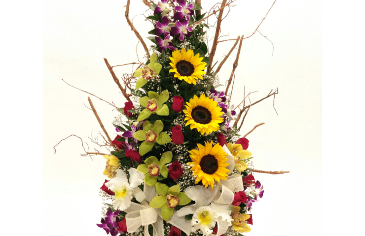 Arreglo de girasoles y orquideas