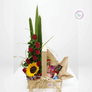 Regala un hermoso arreglo o canasta de rosas, girasoles y dulces. Tenemos los arreglos hermosos para tu persona especial.