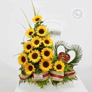Hermoso regalo  de girasoles  - Tenemos los arreglos para enamorar o felicitar a esa persona especial En Floristería Hojas Blancas tenemos cobertura en Medellin, Rionegro, La Ceja, Marinilla, Bello, El Poblado, Laureles, Itagüi, entre otros municipios del área metropolitana y oriente antioqueño.