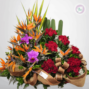Regala un hermoso arreglo de rosas rojas, aves del paraiso y orquideas. Tenemos los arreglos hermosos para tu persona especial