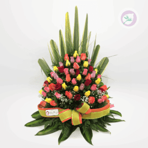 Regala un hermoso arreglo con rosas variadas. Tenemos los arreglos hermosos para esa persona especial.