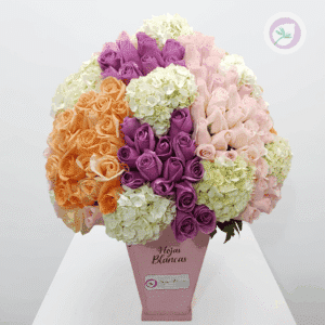 Regala un hermoso arreglo de rosas y hortensias  para sorprender  cualquier  momento especial. Tenemos los arreglos hermosos para esa persona especial en su cumpleaños.
