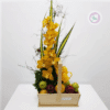 egala un hermoso arreglo de orquideas y frutas. Tenemos los arreglos hermosos para tu persona especial