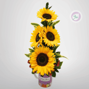 hermoso arreglo o mug con girasoles.