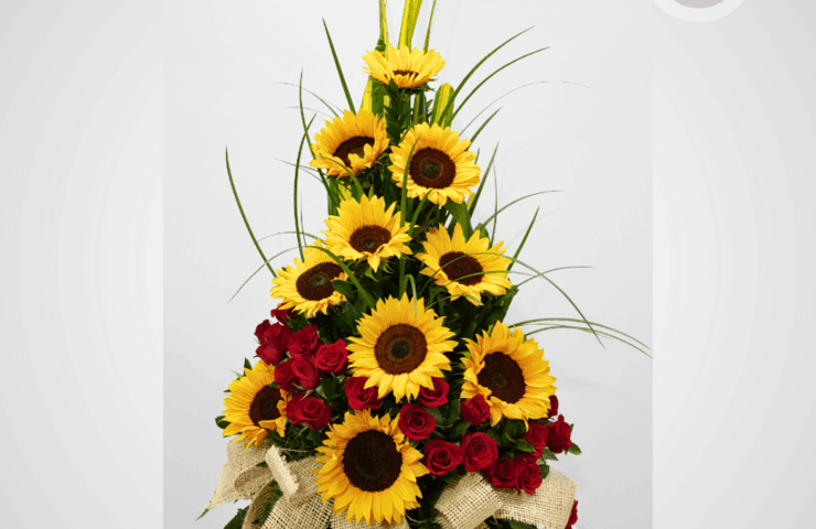 Regala un detalle de rosas rojas y girasoles - Tenemos los arreglos hermosos con envio GRATIS en Medellín, área metropolitana y Oriente Antioqueño.