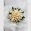 El bouquet de rosas blancas es un símbolo de pureza, elegancia y amor sincero.