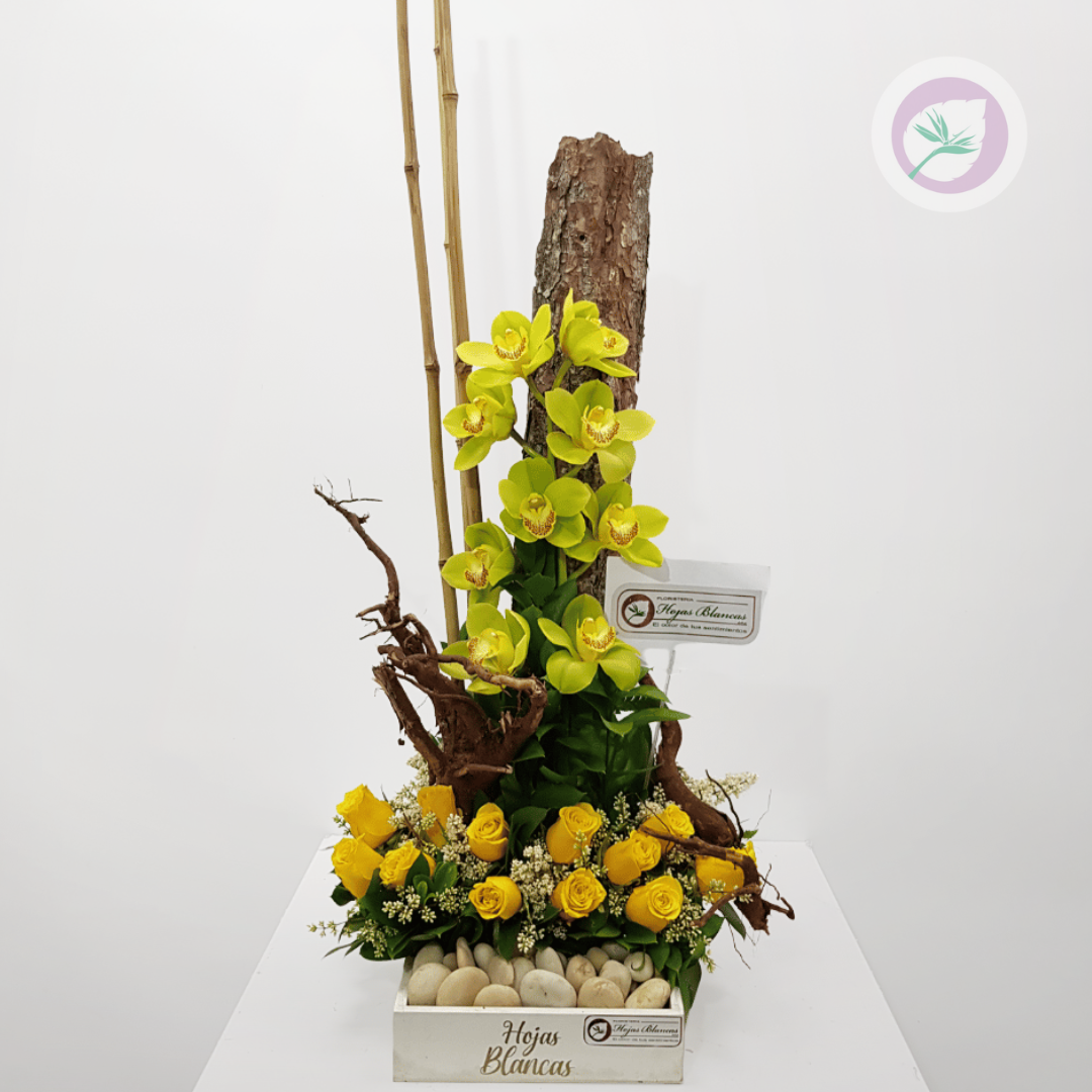 Regala un hermoso Ramo elegante de rosas con orquídeas  para sorprender  cualquier  momento especial. Tenemos los arreglos hermosos para esa persona especial en su cumpleaños.