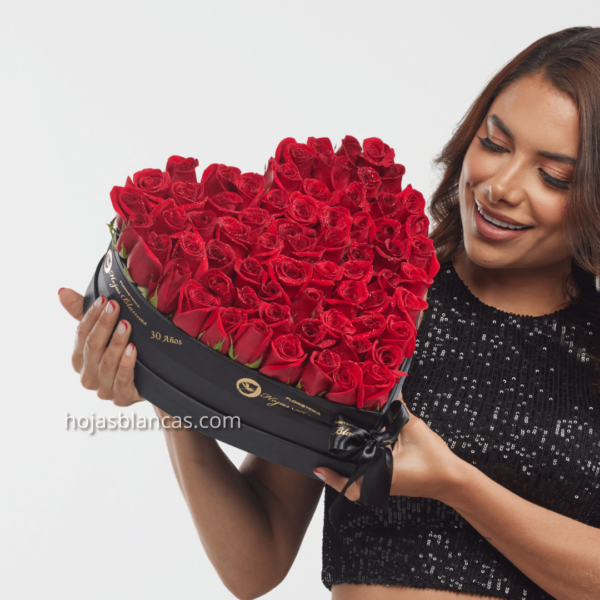 Caja de rosas rojas en corazón - Ramo de flores