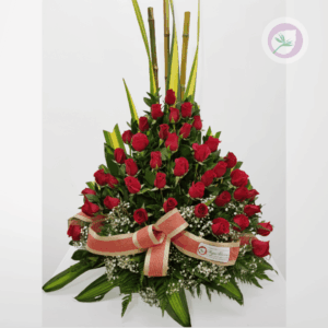 Regala un hermoso arreglo de rosas rojas para aniversario, amor o romance. Tenemos los arreglos hermosos para tu persona especial