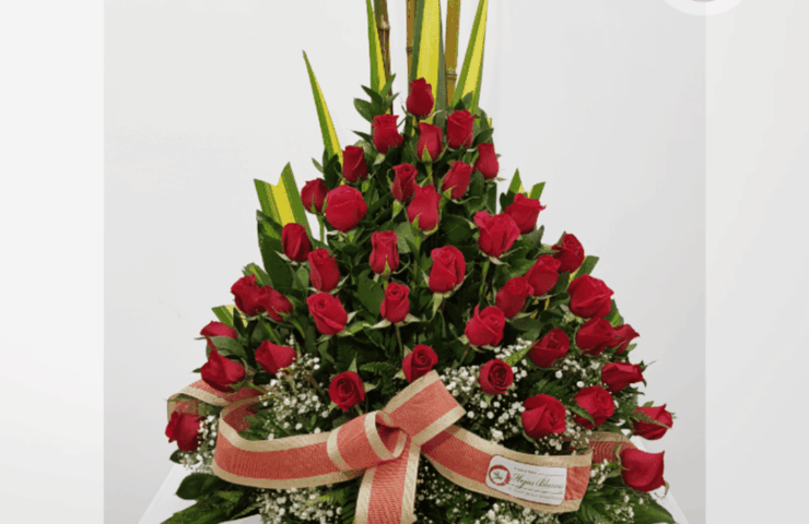 Regala un hermoso arreglo de rosas rojas para aniversario, amor o romance. Tenemos los arreglos hermosos para tu persona especial