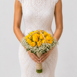 El yugo nupcial suspiro de amor es un delicado yugo nupcial elaborado con rosas y gypsophila, una combinación clásica y romántica que aporta elegancia, frescura y belleza a la decoración de tu ceremonia de matrimonio.