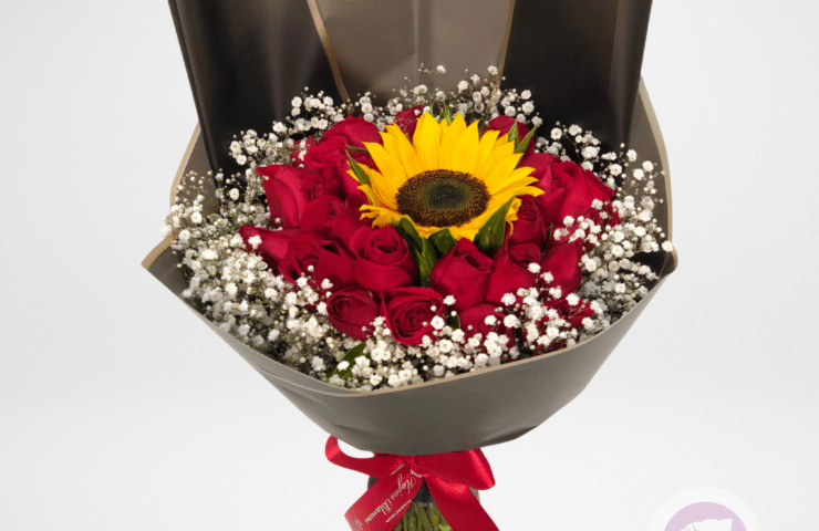arreglo floral de rosas y girasol - Floristeria en Medellin y Rionegro