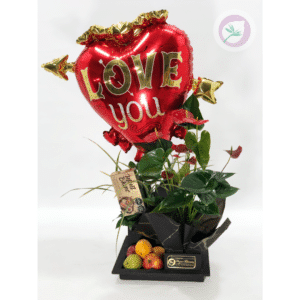 Planta de anturio con globo de corazón y frutas - Regalos San Valentin