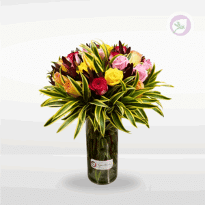 Florero con rosas variadas - Ideal para decorar tu espacio. Floristería en Medellín y Rionegro. Envío a domicilio GRATIS. ¡COMPRA AHORA!