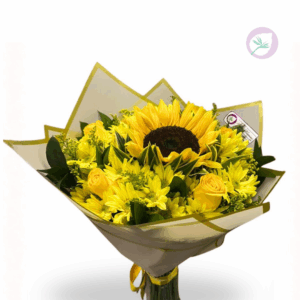 Llena de luz y significado cualquier momento con nuestro bouquet de flores amarillas, una combinación especial de rosas, girasoles y margaritas cuidadosamente seleccionadas para transmitir alegría, energía y nuevos comienzos.