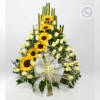 Hermoso ramo de rosas blancas y girasoles fúnebre, elaborado cuidadosamente para expresar condolencias y rendir un homenaje sincero a la memoria de ese ser querido que ha partido.