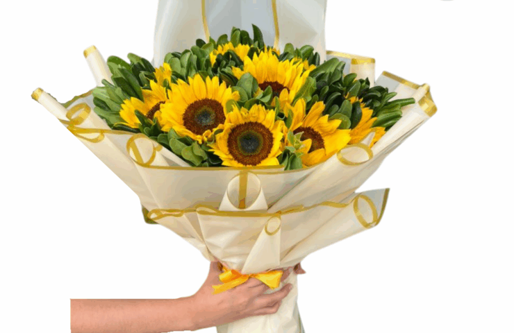 Nuestro arreglo de girasoles luz dorada es una expresión perfecta de alegría, energía y buenos deseos
