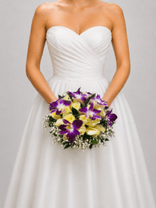 Yugo Nupcial Jardín de Amor es un delicado yugo floral elaborado con rosas, gypsophila, rusco y dendrobium, una combinación romántica y sofisticada que aporta belleza, textura y elegancia a la decoración de tu ceremonia de boda.